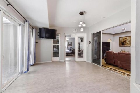 Casa en venta en New Port Richey, Florida, 4 dormitorios, 323.67 m2 № 2112083 - foto 14