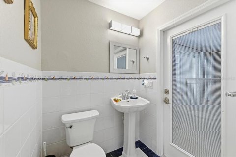 Casa en venta en New Port Richey, Florida, 4 dormitorios, 323.67 m2 № 2112083 - foto 24