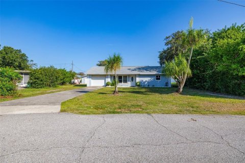 Villa ou maison à vendre à Avon Park, Floride: 3 chambres, 211.54 m2 № 2304441 - photo 3
