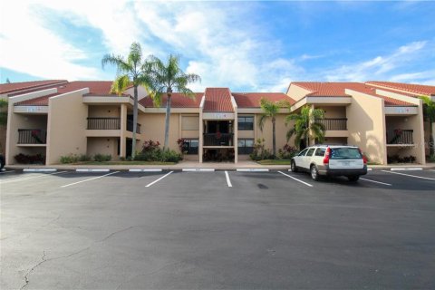 Condominio en alquiler en Punta Gorda, Florida, 2 dormitorios, 105.72 m2 № 213608 - foto 2