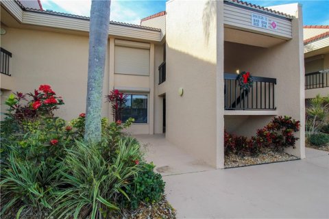 Condominio en alquiler en Punta Gorda, Florida, 2 dormitorios, 105.72 m2 № 213608 - foto 3