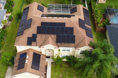 House in Port St. Lucie, Florida 5 bedrooms, 399.48 sq.m. № 2392143 - photo 7