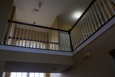 House in Port St. Lucie, Florida 5 bedrooms, 399.48 sq.m. № 2392143 - photo 6