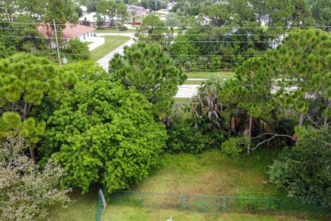 House in Port St. Lucie, Florida 5 bedrooms, 399.48 sq.m. № 2392143 - photo 12