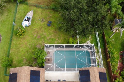 House in Port St. Lucie, Florida 5 bedrooms, 399.48 sq.m. № 2392143 - photo 8