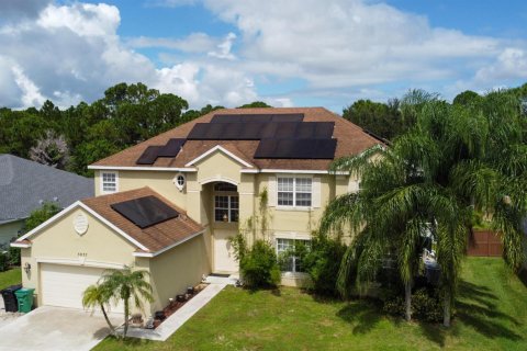 House in Port St. Lucie, Florida 5 bedrooms, 399.48 sq.m. № 2392143