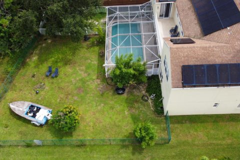 House in Port St. Lucie, Florida 5 bedrooms, 399.48 sq.m. № 2392143 - photo 4