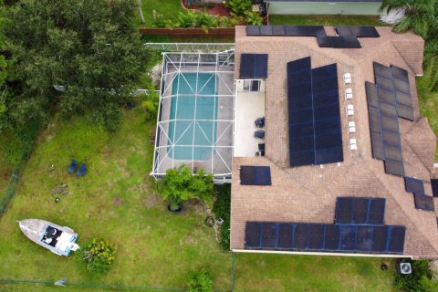 House in Port St. Lucie, Florida 5 bedrooms, 399.48 sq.m. № 2392143 - photo 5