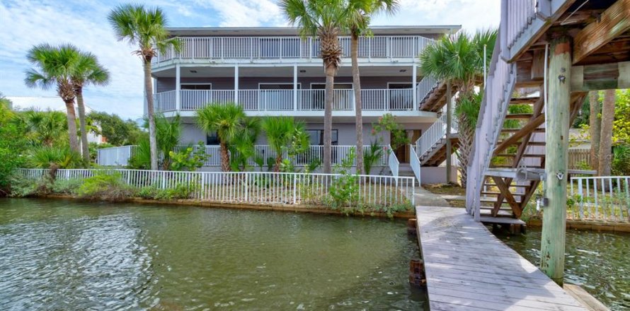 Villa ou maison à New Smyrna Beach, Floride 5 chambres, 394.83 m2 № 1364727