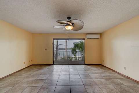 Villa ou maison à vendre à New Smyrna Beach, Floride: 5 chambres, 394.83 m2 № 1364727 - photo 19