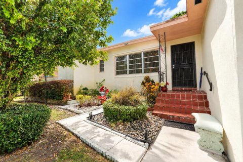 Casa en venta en Miami, Florida, 3 dormitorios, 125.88 m2 № 2387030 - foto 4