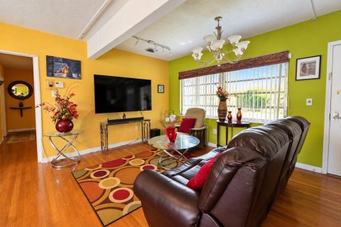 Casa en venta en Miami, Florida, 3 dormitorios, 125.88 m2 № 2387030 - foto 8