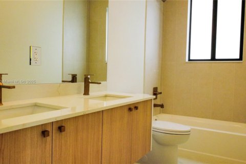 Купить виллу или дом в Хомстед, Флорида 5 спален, 314.38м2, № 1945614 - фото 12