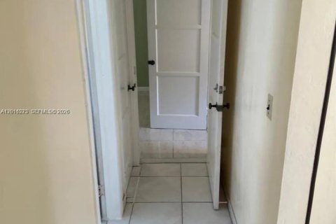 Villa ou maison à louer à Miami, Floride: 2 chambres, 159.61 m2 № 2076678 - photo 8