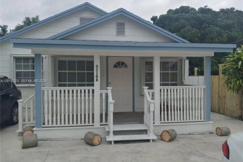 Villa ou maison à louer à Miami, Floride: 2 chambres, 159.61 m2 № 2076678 - photo 2