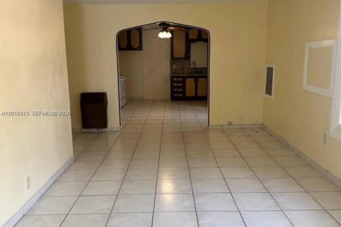 Villa ou maison à louer à Miami, Floride: 2 chambres, 159.61 m2 № 2076678 - photo 3