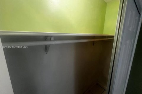 Villa ou maison à louer à Miami, Floride: 2 chambres, 159.61 m2 № 2076678 - photo 12