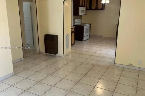 Villa ou maison à louer à Miami, Floride: 2 chambres, 159.61 m2 № 2076678 - photo 4