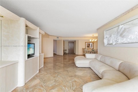 Condominio en venta en Sunny Isles Beach, Florida, 2 dormitorios, 169.08 m2 № 1940552 - foto 18