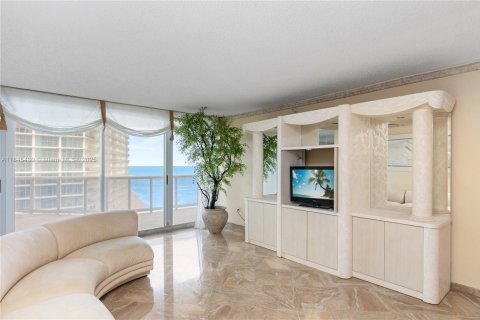 Condominio en venta en Sunny Isles Beach, Florida, 2 dormitorios, 169.08 m2 № 1940552 - foto 15