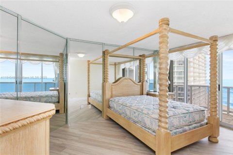 Condominio en venta en Sunny Isles Beach, Florida, 2 dormitorios, 169.08 m2 № 1940552 - foto 24