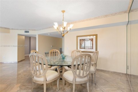 Condominio en venta en Sunny Isles Beach, Florida, 2 dormitorios, 169.08 m2 № 1940552 - foto 19