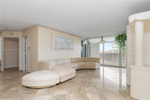 Condominio en venta en Sunny Isles Beach, Florida, 2 dormitorios, 169.08 m2 № 1940552 - foto 16