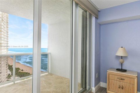 Condominio en venta en Sunny Isles Beach, Florida, 2 dormitorios, 169.08 m2 № 1940552 - foto 3