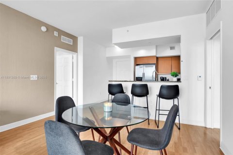Condo in Coral Gables, Florida, 2 bedrooms  № 1688754 - photo 12