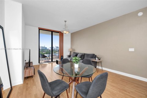 Condo in Coral Gables, Florida, 2 bedrooms  № 1688754 - photo 22