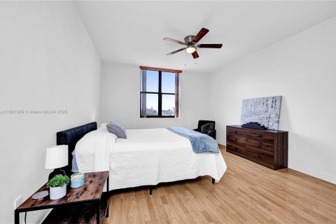 Condo in Coral Gables, Florida, 2 bedrooms  № 1688754 - photo 14
