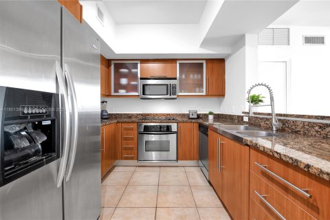 Condo in Coral Gables, Florida, 2 bedrooms  № 1688754 - photo 10