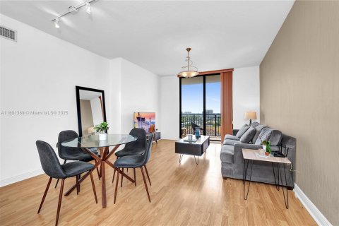 Condo in Coral Gables, Florida, 2 bedrooms  № 1688754 - photo 7