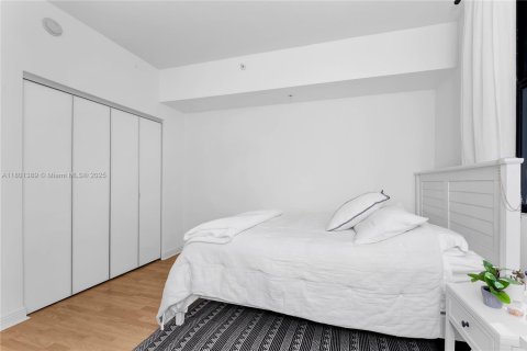 Condo in Coral Gables, Florida, 2 bedrooms  № 1688754 - photo 19