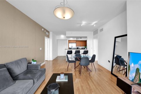 Condo in Coral Gables, Florida, 2 bedrooms  № 1688754 - photo 11
