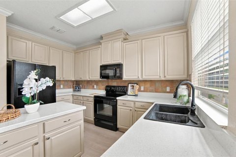 House in Orlando, Florida 4 bedrooms, 236.62 sq.m. № 2396990 - photo 9