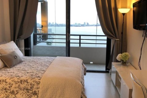 Condo in Miami, Florida, 2 bedrooms  № 2058550 - photo 13