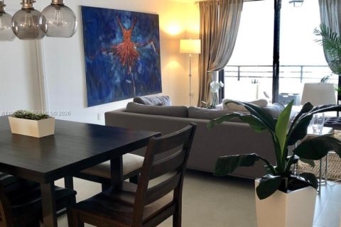 Condo in Miami, Florida, 2 bedrooms  № 2058550 - photo 3