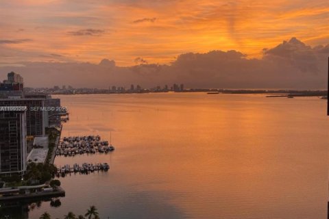 Condo in Miami, Florida, 2 bedrooms  № 2058550 - photo 16