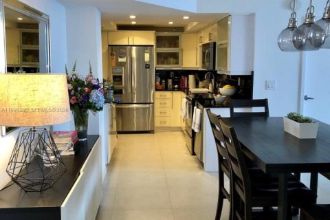 Condo in Miami, Florida, 2 bedrooms  № 2058550 - photo 4