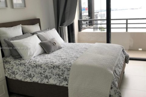Condo in Miami, Florida, 2 bedrooms  № 2058550 - photo 10