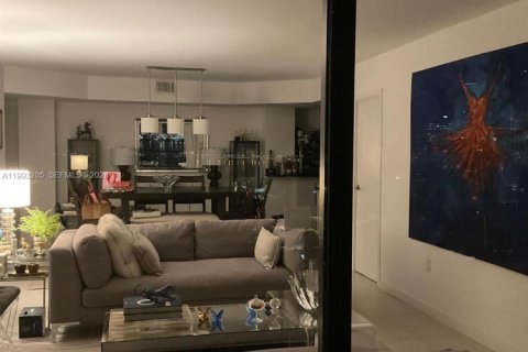 Condo in Miami, Florida, 2 bedrooms  № 2058550 - photo 7