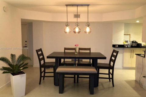Condo in Miami, Florida, 2 bedrooms  № 2058550 - photo 6