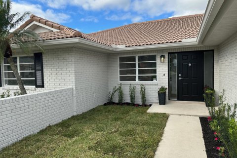 Casa en venta en Boynton Beach, Florida, 3 dormitorios, 199.28 m2 № 1020058 - foto 1