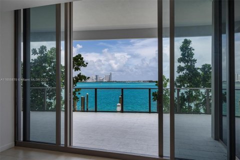 Condo in Bay Harbor Islands, Florida, 2 bedrooms  № 1710603 - photo 16