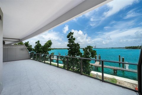 Condo in Bay Harbor Islands, Florida, 2 bedrooms  № 1710603 - photo 14