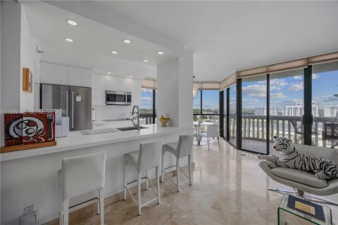 Condominio en venta en Aventura, Florida, 2 dormitorios, 120.77 m2 № 2244259 - foto 4