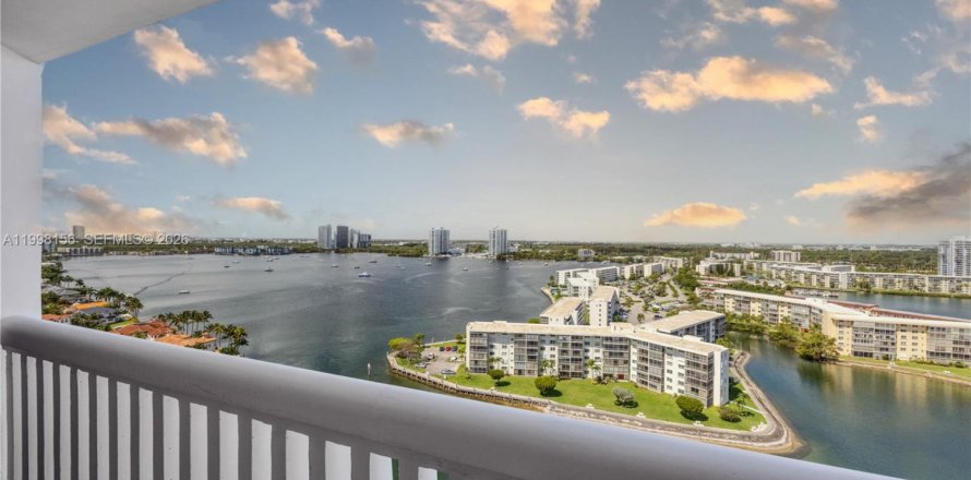 Condominio en Aventura, Florida, 2 dormitorios № 2244259