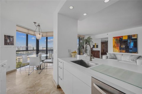Condominio en venta en Aventura, Florida, 2 dormitorios, 120.77 m2 № 2244259 - foto 5