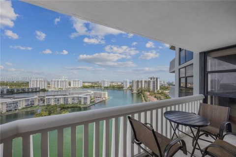 Condominio en venta en Aventura, Florida, 2 dormitorios, 120.77 m2 № 2244259 - foto 2